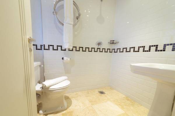 Karma Sanctum Soho Compact Room